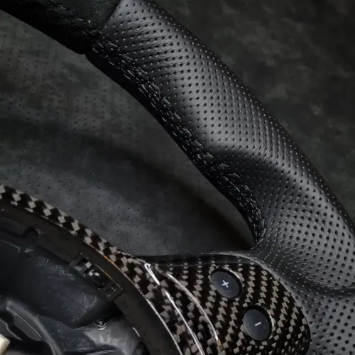 Gloss twill 2x2 Carbon and perforated leather
