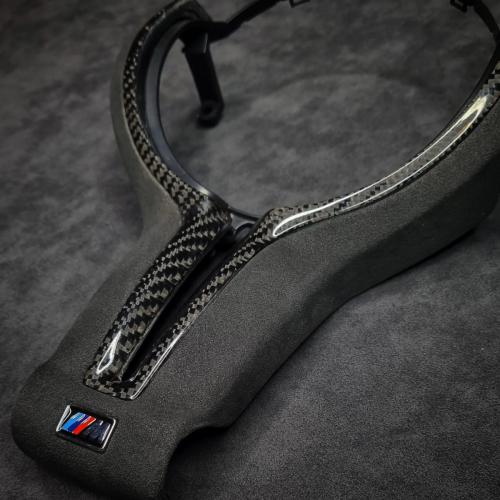 Alcantara 9002 with gloss twill centre