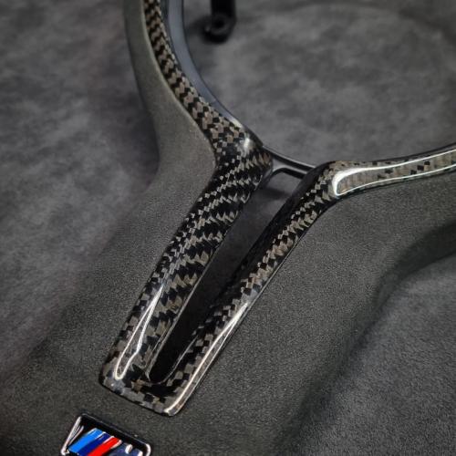 Alcantara 9002 with gloss twill centre